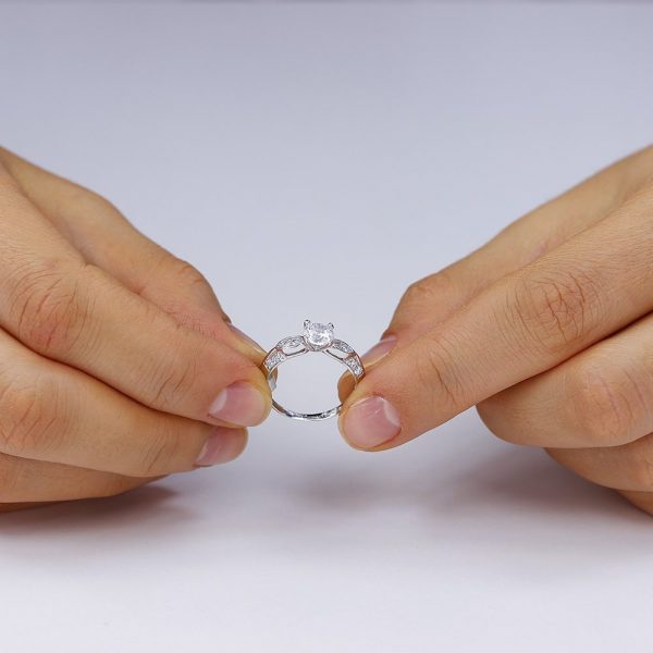 Inel de logodna argint Solitar cu cristale laterale TRSR226, Corelle